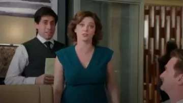 Patron Dalana Col en V Ponte Robe Fourreau porté par Rebecca Tas (Rachel Bloom) dans Crazy Ex-Girlfriend (S02E11)