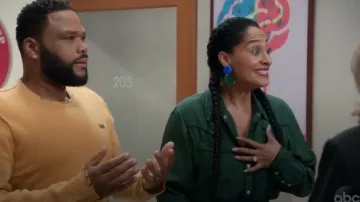 Veronica Beard Éperon Chemisier porté par arc-en-ciel Johnson (Tracee Ellis Ross) black-ish (S05E15)