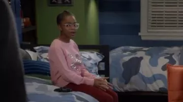 L'écart Filles Paillettes Pull Graphique porté par en black-ish (S05E15)