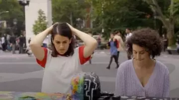 Rag & Bone Contrast Ringer Tee worn by Abbi Abrams (Abbi Jacobson) in Broad City (S05E09)
