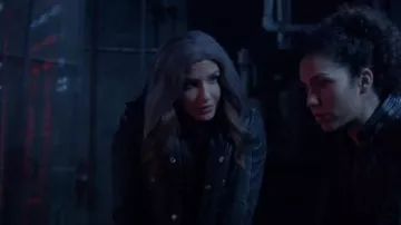 Personnes gratuit Avis Veste portée par Dinah Drake (Juliana Harkavy) dans la Flèche (S07E16)