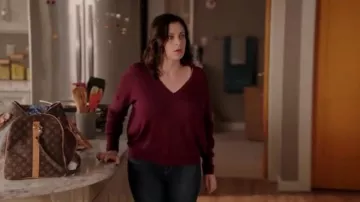 Rag & Bone jean Bevan Pull Col V porté par Rebecca Tas (Rachel Bloom) dans Crazy Ex-Girlfriend (S03E07)