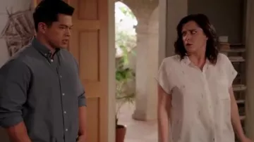 Rails Chase Hippocampe Imprimer Chemise en Soie porté par Rebecca Tas (Rachel Bloom) dans Crazy Ex-Girlfriend (S03E08)