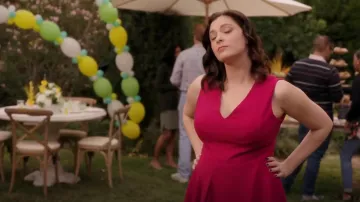 Karen Millen Pli Devant de la Robe portée par Rebecca Tas (Rachel Bloom) dans Crazy Ex-Girlfriend (S03E11)