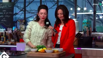 Le tee shirt motifs coeurs Berenice de Marion Ruggieri dans C à vous le 25.03.2019