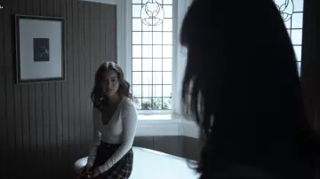 La jupe à carreaux portée par Valérie Vale (Jamie Chung) dans Gotham S03E06