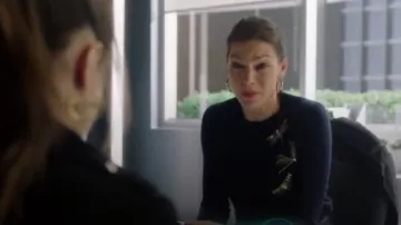 Ted Baker Nelina Chandail porté par Julia Wagner (Rya Kihlstedt) à Charmé (S01E16)