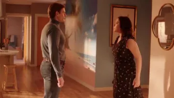 Proenza Schouler Fusée de Tournesol Soie Cap-Manches Midi Robe portée par Rebecca Tas (Rachel Bloom) dans Crazy Ex-Girlfriend (S03E13)