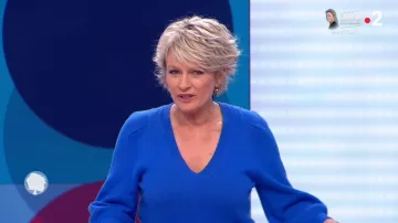 Suéter azul cobalto de Sophie Davant en el programa C'est au del 26/03/2019