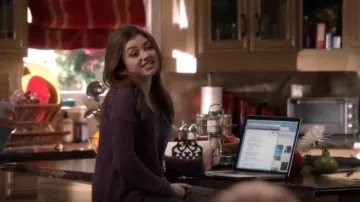 Corpus at Urban Outfitters Marled Netted Pullover Sweater usado por Haley Dunphy (Sarah Hyland) en Modern Family (S04E20)