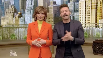 Victoria Beckham laine Côtelée col roulé Jaune porté par Lisa Rinna en LIVE avec Kelly et Ryan 25 Mars 2019