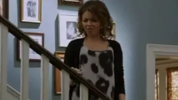 All Saints Teal Echo Tank usado por Haley Dunphy (Sarah Hyland) en Modern Family (S05E03)