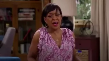 Ramy Brook Donnie Imprimée à Volants Blouson Haut porté par Tina (Tichina Arnold) dans Le Quartier (S01E18)