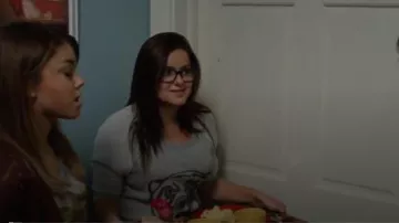 Personnes gratuit Big Bad Varsity Chandail porté par Alex Dunphy (Ariel Winter) dans la Famille Moderne (S05E07)