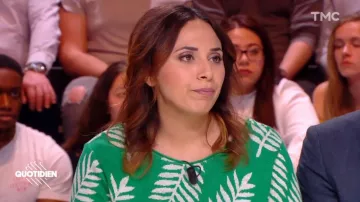 Suéter verde estampado de palma de Salhia Brakhlia en Quotidien del 21/03/2019