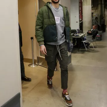 Sneakers Nike Air Max 1 Premium Retro "curry" worn by Ben Simmons on the Instagram account @bensimmons