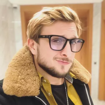 Eyeglasses Quay Australia of McFly on his account Instagram @levraimcfly