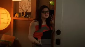 Anthropologie Lusitanien Chandail porté par Alex Dunphy (Ariel Winter) dans la Famille Moderne (S05E15)