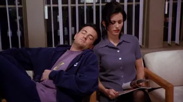 Sudadera nike de Chandler Bing (Matthew Perry) en Friends (S01E23)