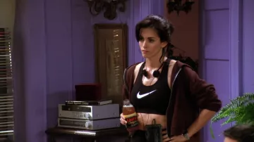 De Nike de vêtements de Sport de Monica Geller (Courteney Cox) Amis (S01E22)