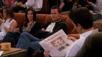 Le New York Times utilisé par le Dr Ross Geller (David Schwimmer) Amis (S09E21)