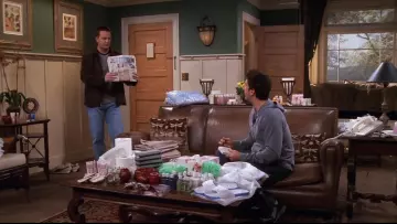 USA Today used by Chandler Bing (Matthew Perry) in Friends (S09E19)