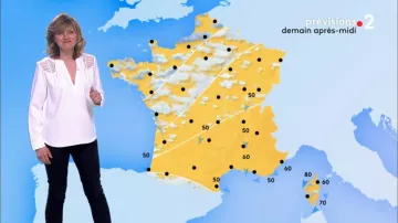 The white coat of Valérie Maurice in Weather 2 of the 19/03/2019