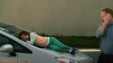 American Apparel Bloc de Couleur Kids Hoodie, portés par Lily Tucker-Pritchett (Aubrey Anderson-Emmons) dans la Famille Moderne (S05E23)