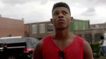Tanque de malla De color blanquecino c/o Virgil Abloh usado por Hakeem Lyon (Bryshere Y. Gray) en Empire (S02E02)