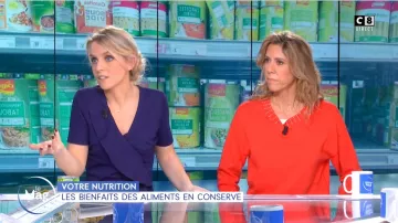 The navy dress at the wheel of Sandra Ferreira in William noon of the 27/03/2019