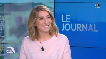 Le  Pull à torsades en V en cachemire de Caroline Delage dans William à midi (dispo en kaki et rose)