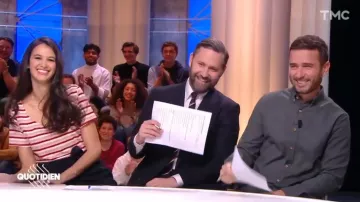 La camiseta a rayas Blune de Lilia Hassaine en Quotidien del 22/03/2019