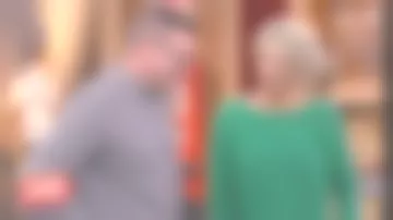 Le pull cachemire femme vert émeraude de Sophie Davant dans Affaire conclue du 22/03/2019