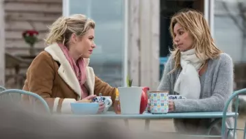 The vest grey Chloe Delcourt (Ingrid chauvin) in Tomorrow belongs to us