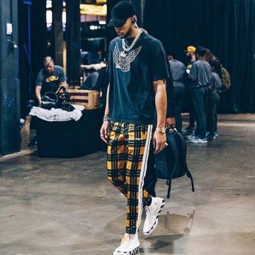 Sneakers  Converse Chuck 70 Hi "off white" worn by Ben Simmons on the Instagram account @bensimmons