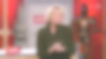 La veste blazer en daim Sylvie Schimmel (coloris différent) de Sophie Davant dans Affaire conclue