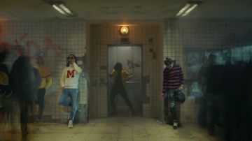 Zapatillas negras Kenzo de N.O.S. en el clip Au DD de PNL