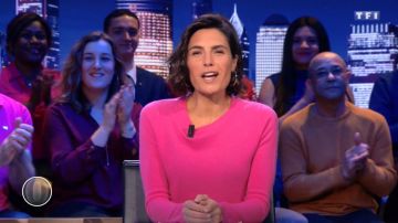 Le pull rose de Alessandra Sublet dans C'est Canteloup