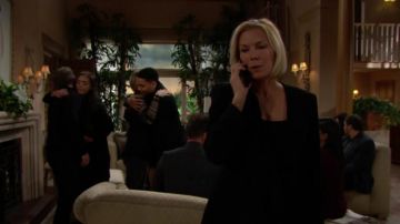 Cinq à Sept Lanier Ruffle Blazer usado por Brooke Logan (Katherine Kelly Lang) en The Bold and the Beautiful (S32E77)