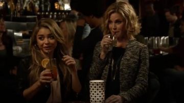 Chaqueta Alice + Olivia Madine usada por Claire Dunphy (Julie Bowen) en Modern Family (S06E10)