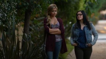 Ash Bo Sac à Bandoulière porté par Haley Dunphy (Sarah Hyland) dans la Famille Moderne (S06E11)