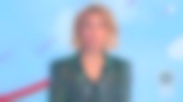 The green dress snake print of Laura Tenoudji in Télématin from the 28/03/2019