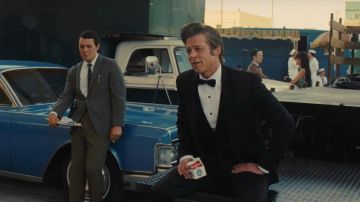 Oeillet de Lait bue par la Falaise Stand (Brad Pitt) comme on le voit dans Once Upon a Time in Hollywood