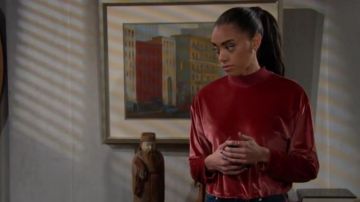 Topshop Velour Cropped Sweat usado por Zoë Kravitz en The Bold and the Beautiful (S32E104)