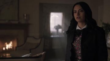 El vestido floral de Kate Spade New York usado por Veronica Lodge (Camila Mendes) en Riverdale S03E17
