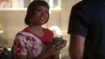 Prabal Gurung à Manches Courtes, Abstrait-Impression T-Shirt porté par les témoins Lyon (Taraji P. Henson) dans l'Empire (S02E06)