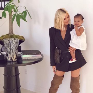 Louis Vuitton Monogram PVC Vêtements Hip Packs porté par Khloé Kardashian sur son Instagram account @khloekardashian