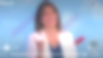 The white jacket collar shawl House 1.2.3 of Carinne Teyssandier in Télématin the 28.03.2019