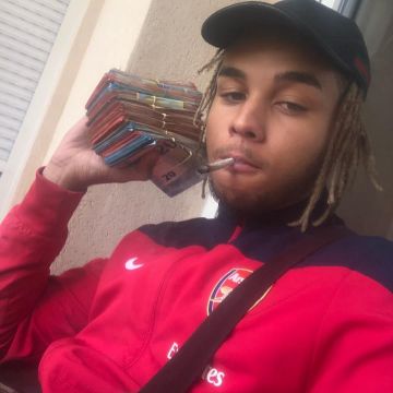 The Nike tracksuit jacket football team Arsenal worn by Zola on his account Instagram @Binkszola