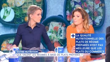 La robe marine de Sandra Ferreira dans William à midi du 11/03/2019